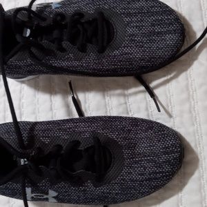 Under armour women's tennis shoes size 7.5 black